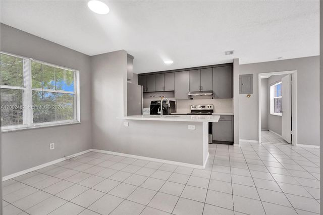 5532 SW 22nd St, West Park, FL 33023