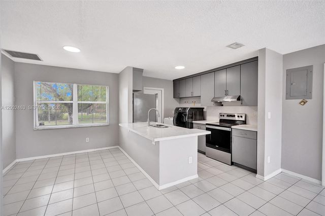 5532 SW 22nd St, West Park, FL 33023