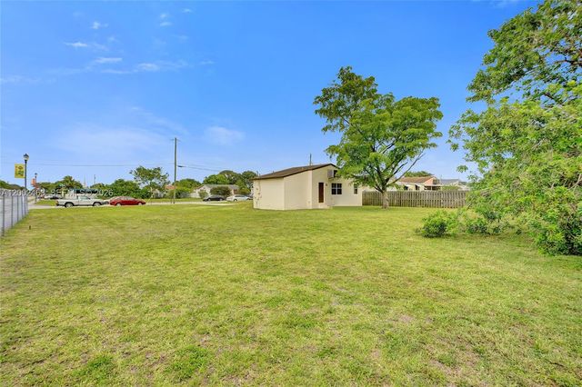 5532 SW 22nd St, West Park, FL 33023