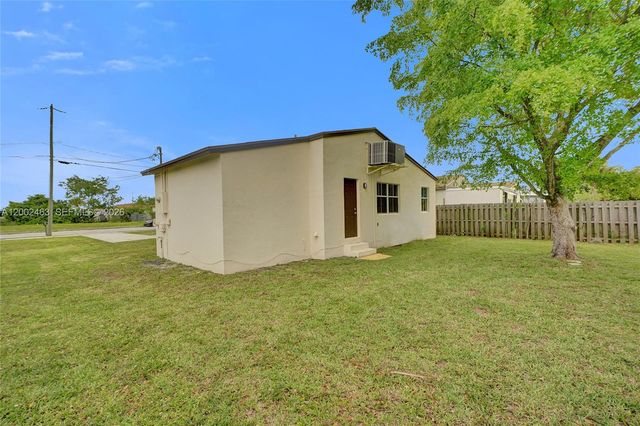 5532 SW 22nd St, West Park, FL 33023