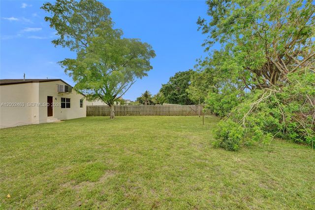 5532 SW 22nd St, West Park, FL 33023