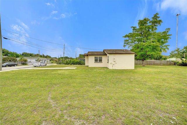 5532 SW 22nd St, West Park, FL 33023