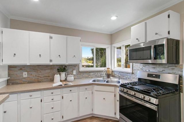 2755 San Carlos Avenue, San Carlos, CA 94070