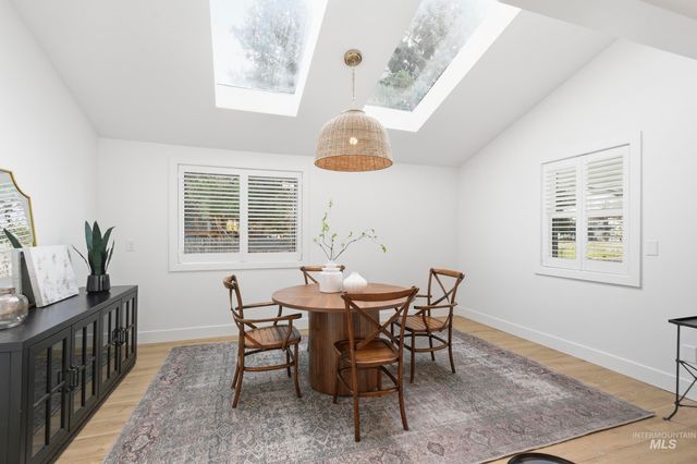 10325 W Roan Meadows Dr, Boise, ID 83709