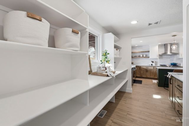 10325 W Roan Meadows Dr, Boise, ID 83709