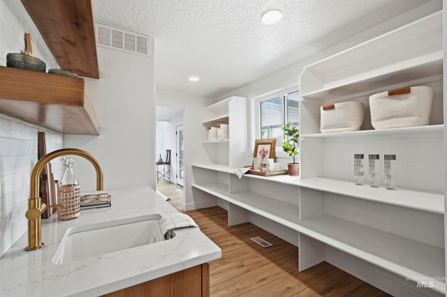 10325 W Roan Meadows Dr, Boise, ID 83709