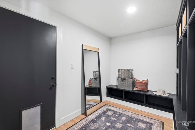 10325 W Roan Meadows Dr, Boise, ID 83709