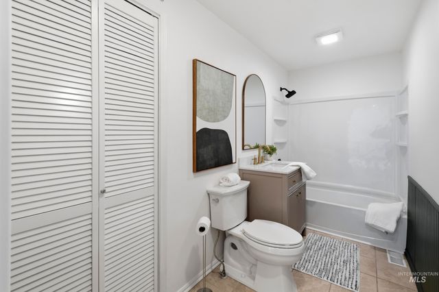 10325 W Roan Meadows Dr, Boise, ID 83709