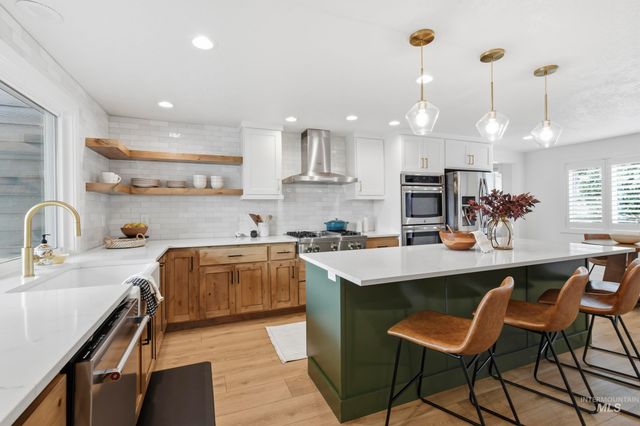 10325 W Roan Meadows Dr, Boise, ID 83709