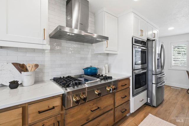 10325 W Roan Meadows Dr, Boise, ID 83709