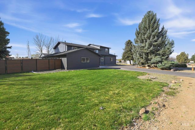 10325 W Roan Meadows Dr, Boise, ID 83709