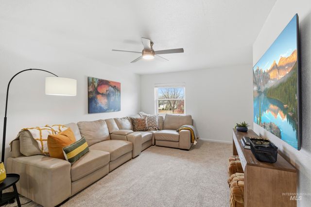 10325 W Roan Meadows Dr, Boise, ID 83709