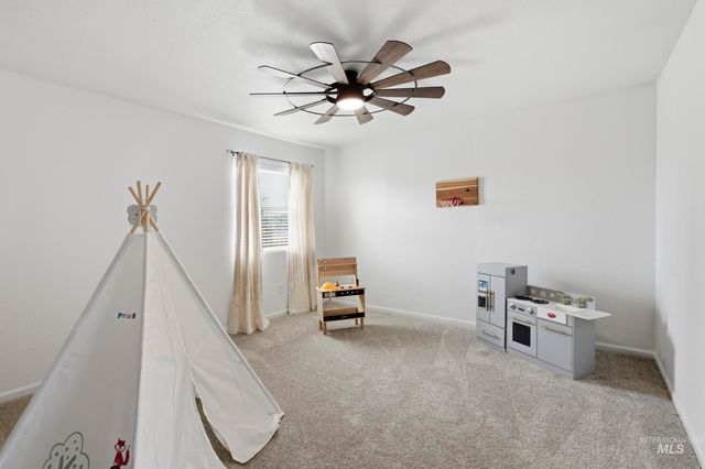 10325 W Roan Meadows Dr, Boise, ID 83709