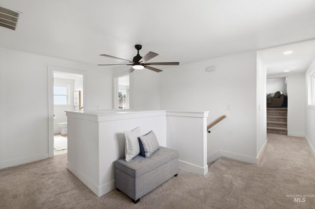 10325 W Roan Meadows Dr, Boise, ID 83709