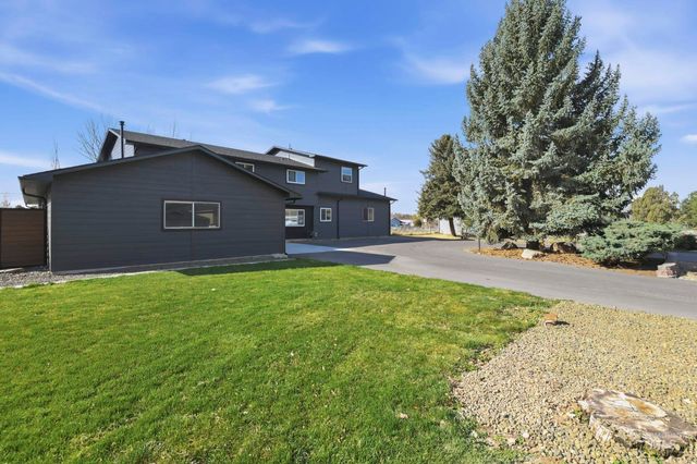 10325 W Roan Meadows Dr, Boise, ID 83709