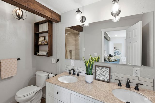 10325 W Roan Meadows Dr, Boise, ID 83709