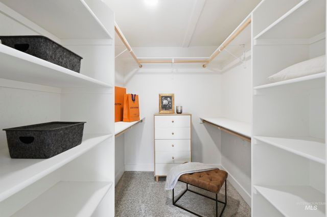 10325 W Roan Meadows Dr, Boise, ID 83709