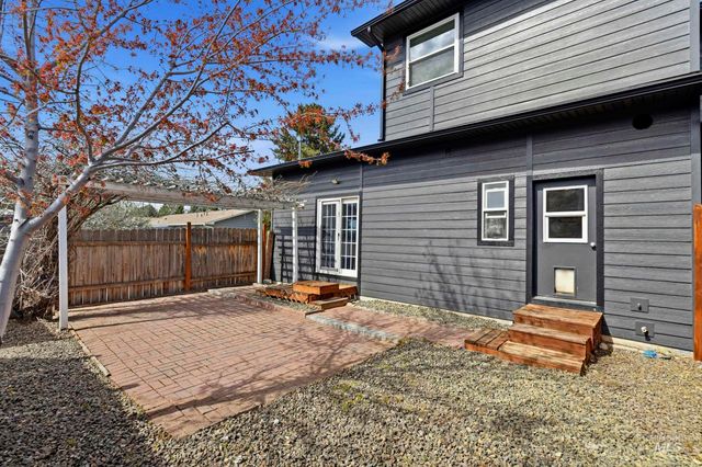 10325 W Roan Meadows Dr, Boise, ID 83709