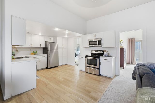 10325 W Roan Meadows Dr, Boise, ID 83709