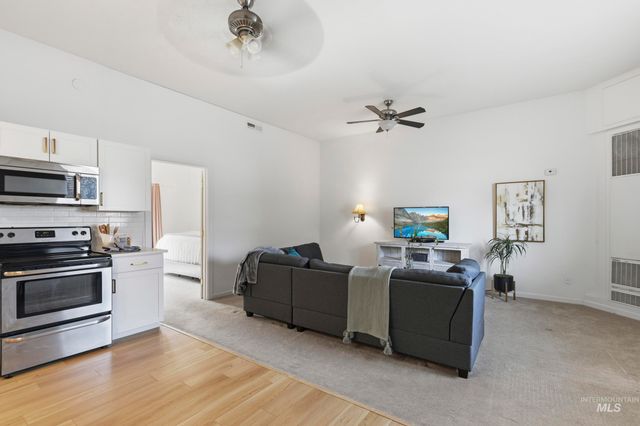 10325 W Roan Meadows Dr, Boise, ID 83709