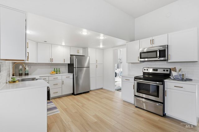 10325 W Roan Meadows Dr, Boise, ID 83709