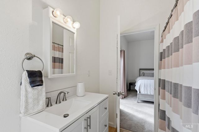 10325 W Roan Meadows Dr, Boise, ID 83709