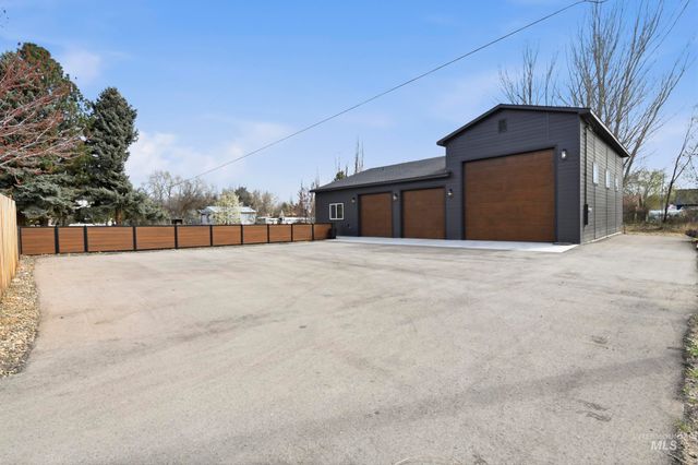 10325 W Roan Meadows Dr, Boise, ID 83709