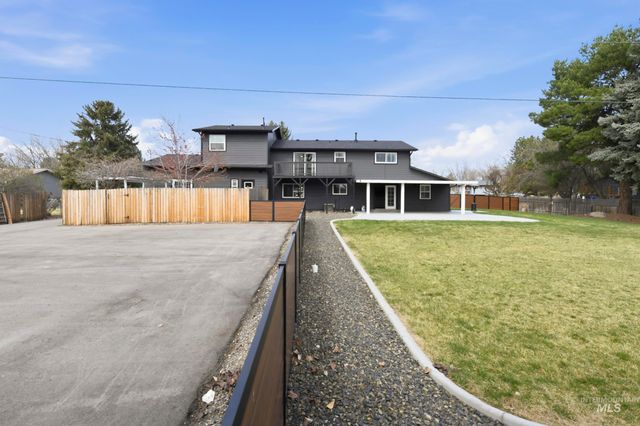 10325 W Roan Meadows Dr, Boise, ID 83709