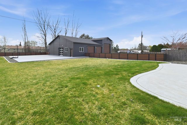 10325 W Roan Meadows Dr, Boise, ID 83709