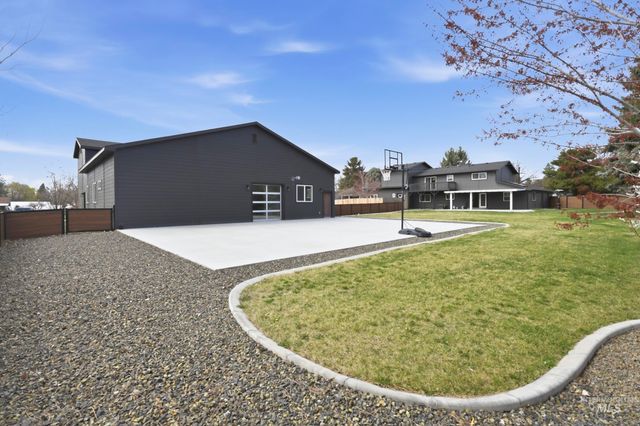 10325 W Roan Meadows Dr, Boise, ID 83709