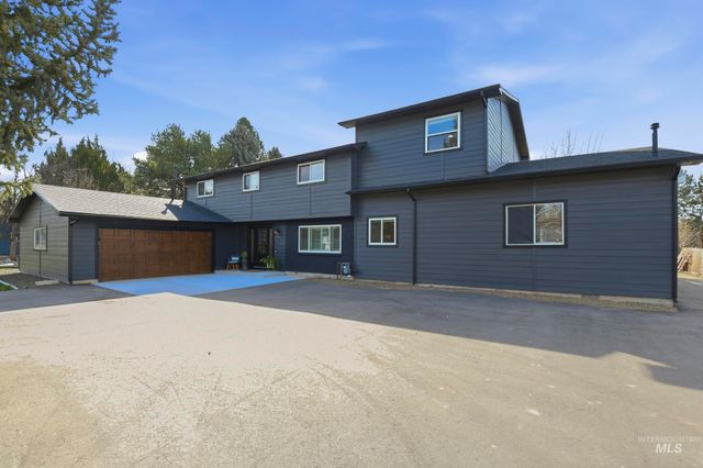 10325 W Roan Meadows Dr, Boise, ID 83709