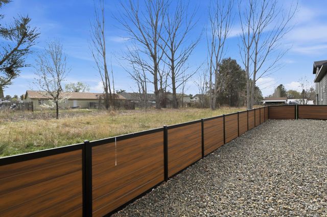 10325 W Roan Meadows Dr, Boise, ID 83709