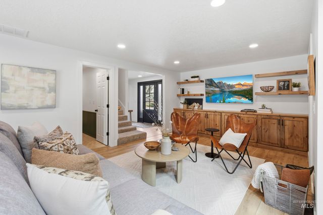 10325 W Roan Meadows Dr, Boise, ID 83709