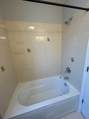 2900 N Kolmar Avenue 3, Chicago, IL 60641