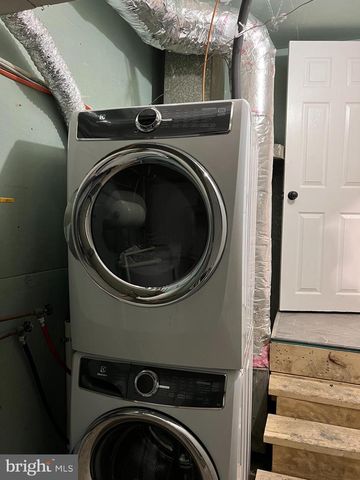 2715 BOOKERT DR, Baltimore, MD 21225