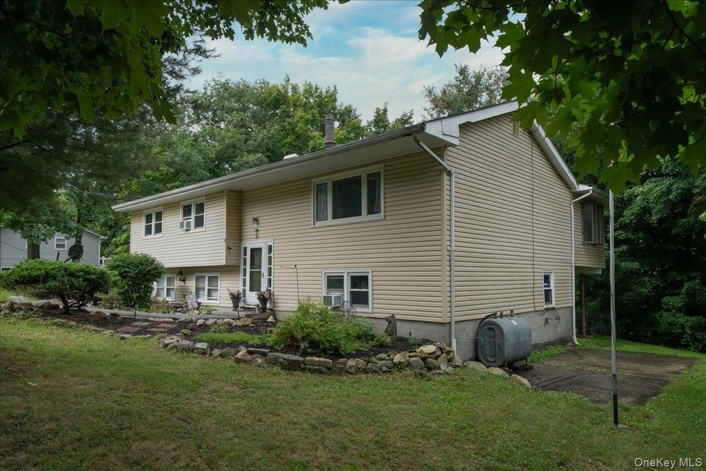 30 Laura Road, Monroe, NY 10950 — photo 2