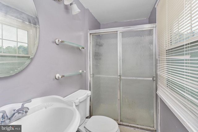 2 EARNSHAW LN, Willingboro, NJ 08046