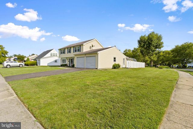 2 EARNSHAW LN, Willingboro, NJ 08046