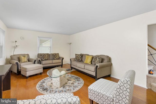 2 EARNSHAW LN, Willingboro, NJ 08046