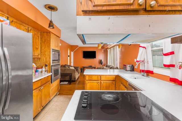 2 EARNSHAW LN, Willingboro, NJ 08046