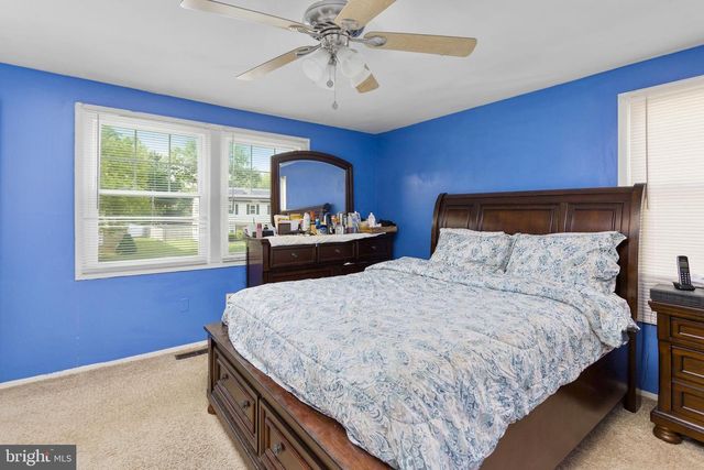 2 EARNSHAW LN, Willingboro, NJ 08046