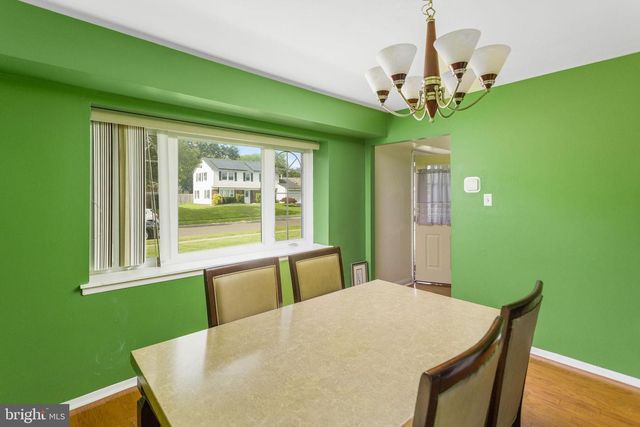 2 EARNSHAW LN, Willingboro, NJ 08046
