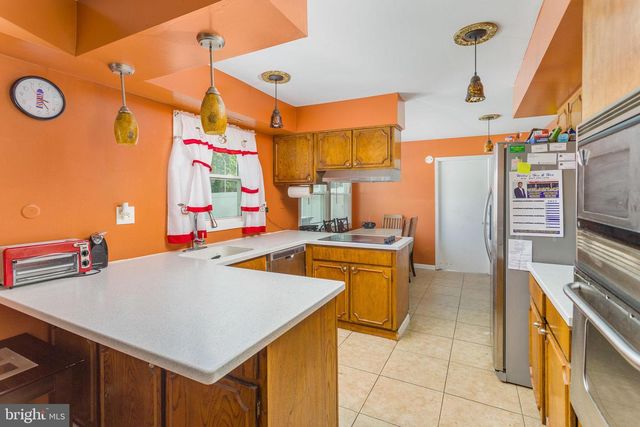 2 EARNSHAW LN, Willingboro, NJ 08046