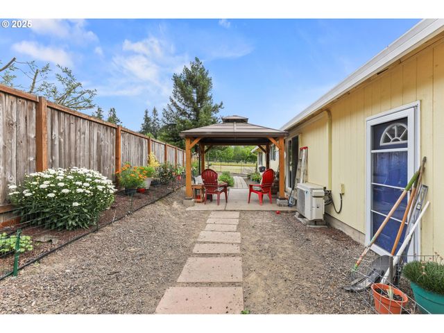 709 S PARK St, Carlton, OR 97111