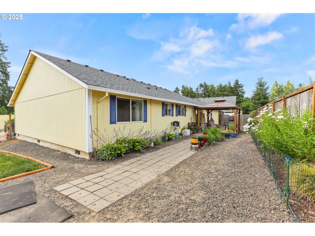 709 S PARK St, Carlton, OR 97111