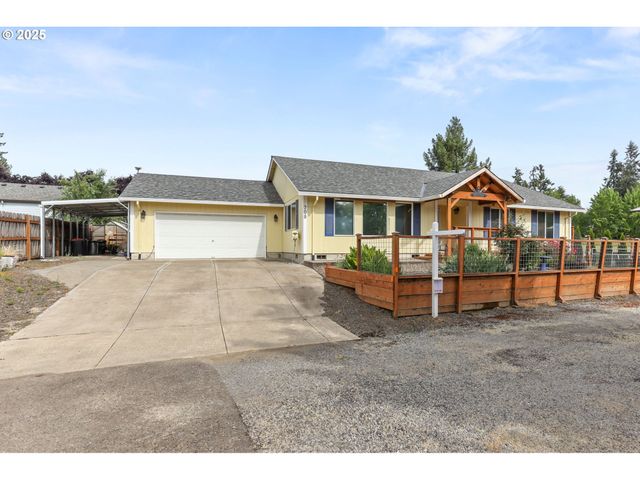 709 S PARK St, Carlton, OR 97111