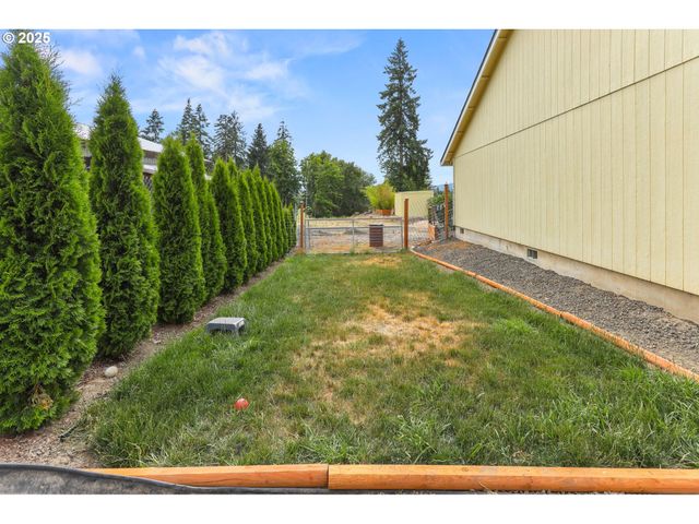 709 S PARK St, Carlton, OR 97111