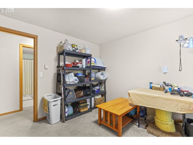 709 S PARK St, Carlton, OR 97111