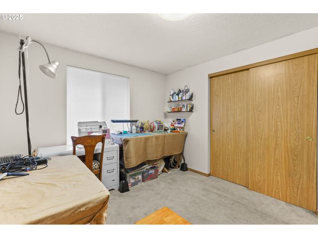 709 S PARK St, Carlton, OR 97111