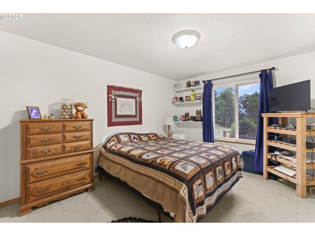 709 S PARK St, Carlton, OR 97111